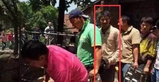 男女上下120秒:传闻某明星情侣在私密聚会上被拍,瞬间引发网友热议与猜测! 男女上下120秒:传闻某明星情侣在私密聚会上被拍,瞬间引发网友热议与猜测!