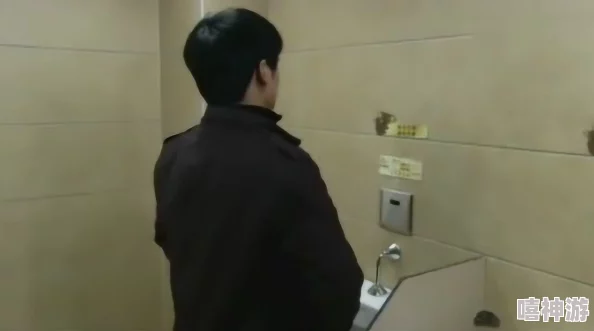 偷拍撒尿BBwBBwBBw毛，令人震惊的隐私侵犯事件引发社会广泛关注与讨论，呼吁加强个人信息保护措施