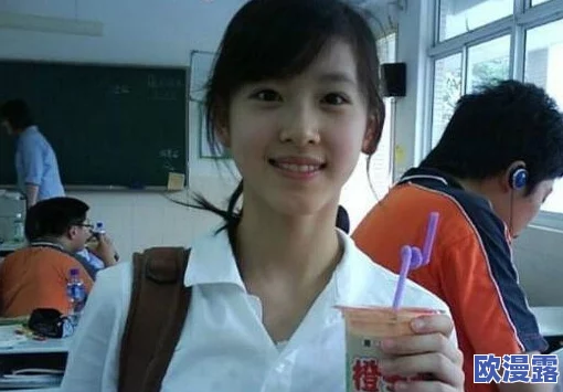 班长让我吃她胸 摸她奶，探讨青春期的心理发展与性教育的重要性，以及同龄人之间的界限与尊重