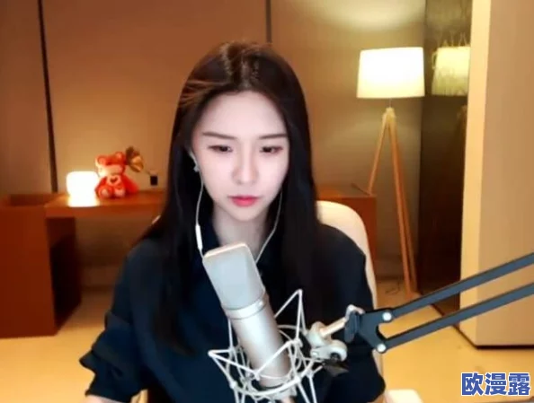 国产主播福利在线：震惊！某知名主播竟然在直播中意外曝光私人生活，粉丝反应热烈引发热议！