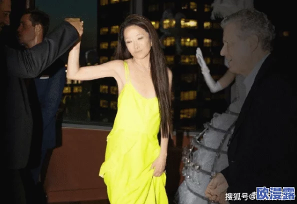 免费女人光着全身直播软件引发社会热议，网友惊呼：这样的平台真的合适吗？