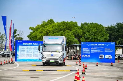 龙种肉车：全新升级版即将上市，带来更高效的运输体验与环保技术，助力绿色物流发展！