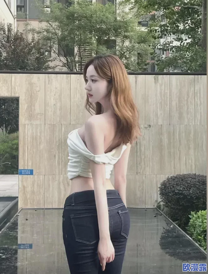 美女隐私免费视频：最新动态曝光，网友热议其背后的故事与影响，引发广泛关注与讨论