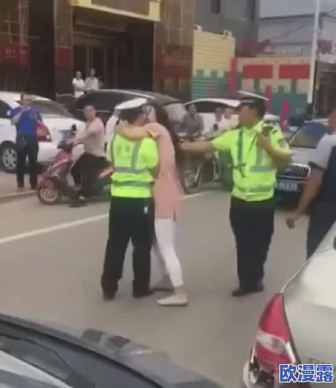 强吻扒衣吻胸摸下面,警方介入调查事件引发社会广泛关注与讨论,呼吁加强对性侵害行为的法律惩罚力度 强吻扒衣吻胸摸下面,警方介入调查事件引发社会广泛关注与讨论,呼吁加强对性侵害行为的法律惩罚力度