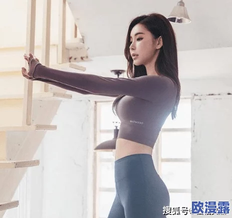 美女扒开胸罩摸双乳动图,展现出令人惊艳的身材曲线与自信魅力,引发热议与关注 美女扒开胸罩摸双乳动图,展现出令人惊艳的身材曲线与自信魅力,引发热议与关注