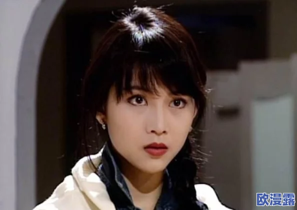 美女露%100，展现无与伦比的魅力与自信，吸引众多目光，引发热议和讨论，成为社交媒体的新焦点