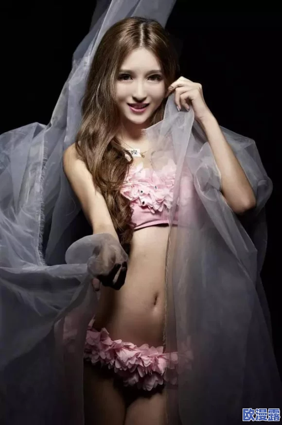 美女露%100的尿孔无档的网站引发热议，网友纷纷讨论其背后的隐私与道德问题！