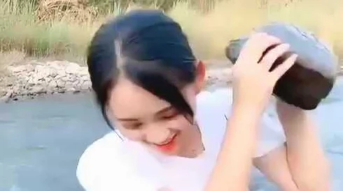 美女一级做受，震撼全网的精彩瞬间引发热议，网友纷纷点赞评论！