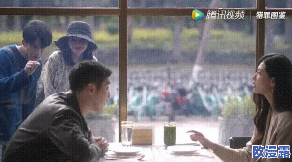 张警官玻璃窗视频在哪里看？网友热议背后真相，令人震惊的细节曝光！