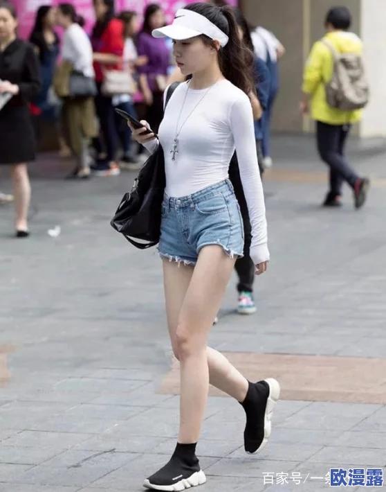 美女给露全身,网友纷纷表示这样的展示过于大胆,有人支持自由表达,也有人认为应注意场合和分寸 美女给露全身,网友纷纷表示这样的展示过于大胆,有人支持自由表达,也有人认为应注意场合和分寸