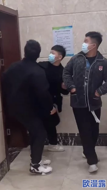 被老头玩同性经历：当事人分享心路历程，揭示社会对性别认同的偏见与挑战，引发广泛讨论与关注