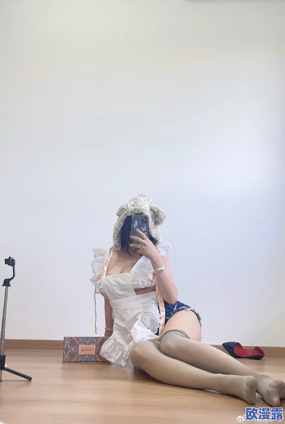 福利姬麻酥酥被草喷水，现场画面引发网友热议，粉丝纷纷围观争相转发！