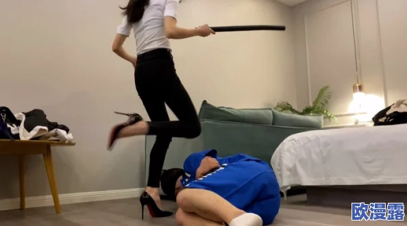 男仆撅好屁股扒开腚眼子，近日在社交媒体上引发热议，网友们纷纷发表看法，讨论其背后的文化现象