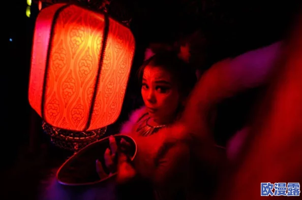 在夜色中徘徊，噜噜噜声伴随狠狠夜夜躁的心跳，探索无尽欲望与激情交织的奇妙旅程