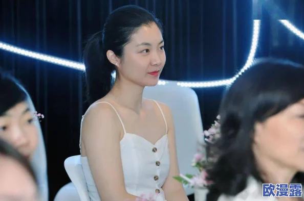 探索极致视觉盛宴：美女洗澡高清视频黄网站带你领略水中魅力与优雅的完美结合