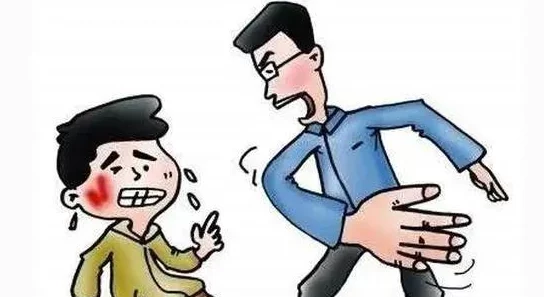 老师让我趴在讲台上，这一刻我感受到了无尽的力量和勇气