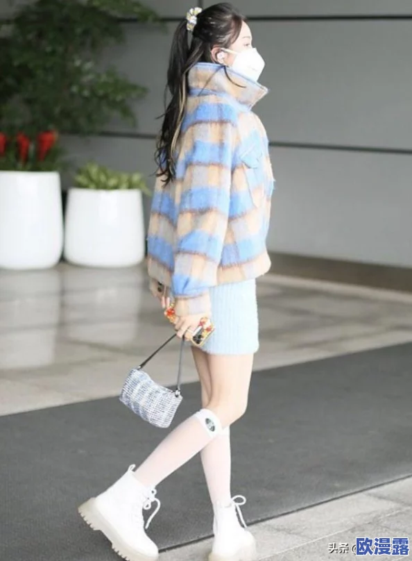 91白丝:引发热议的时尚潮流,网友纷纷晒出穿搭秀,掀起一场视觉盛宴! 91白丝:引发热议的时尚潮流,网友纷纷晒出穿搭秀,掀起一场视觉盛宴!