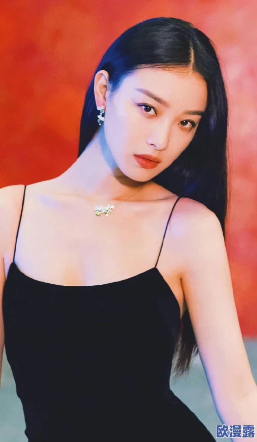 裸身xxxx人妖，真是让人震惊，这样的表演到底是艺术还是另有隐情？