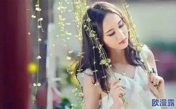 王爷扯开衣襟肚兜娇乳，这样的情节设定真是让人惊讶，期待后续发展