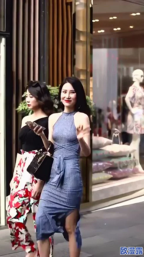 双飞熟女，真是让人惊叹的组合，既有魅力又充满活力，值得一看！
