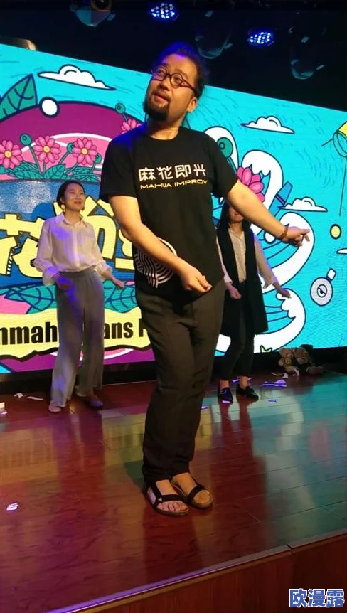 美女扒开尿口灌啤酒的视频展现了年轻人追求快乐与自由的生活态度让我们一起享受生活中的乐趣与欢笑