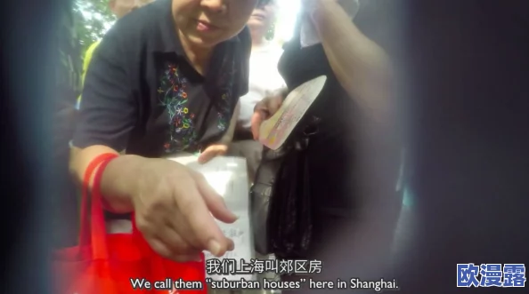 男人摸女人下面的视频引发热议网友纷纷讨论视频背后的故事和社会影响让人深思的现象引起广泛关注