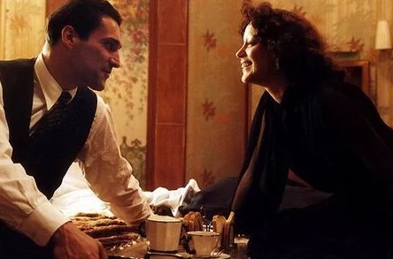 法国饥欲之妇未删减完整版引发热议观众对影片内容和表现手法的讨论持续升温成为社交媒体热门话题 法国饥欲之妇未删减完整版引发热议观众对影片内容和表现手法的讨论持续升温成为社交媒体热门话题